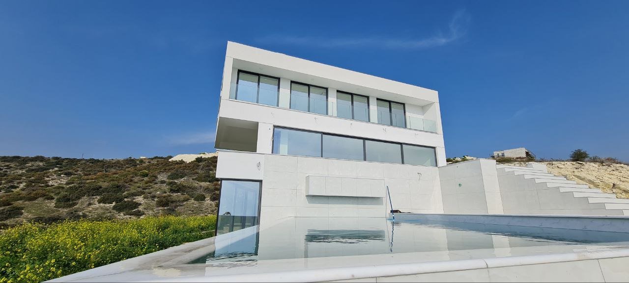 4 BR Luxury Villa in Agios Tychonas, Limassol photo 22