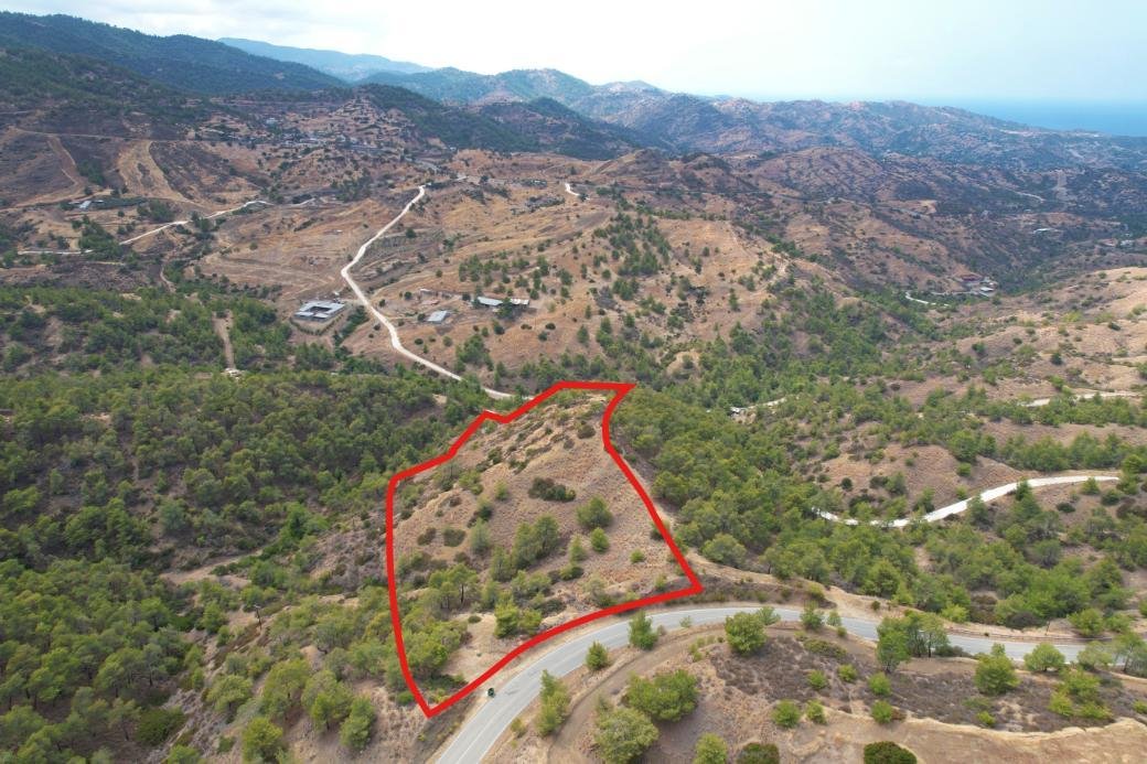 Field in Pano Pyrgos, Nicosia photo 2