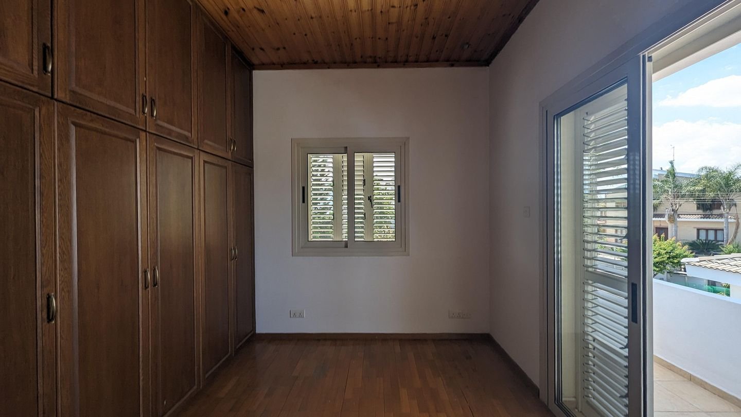 Four bedroom house with attic, in Lakatamia, Nicosia. photo 23