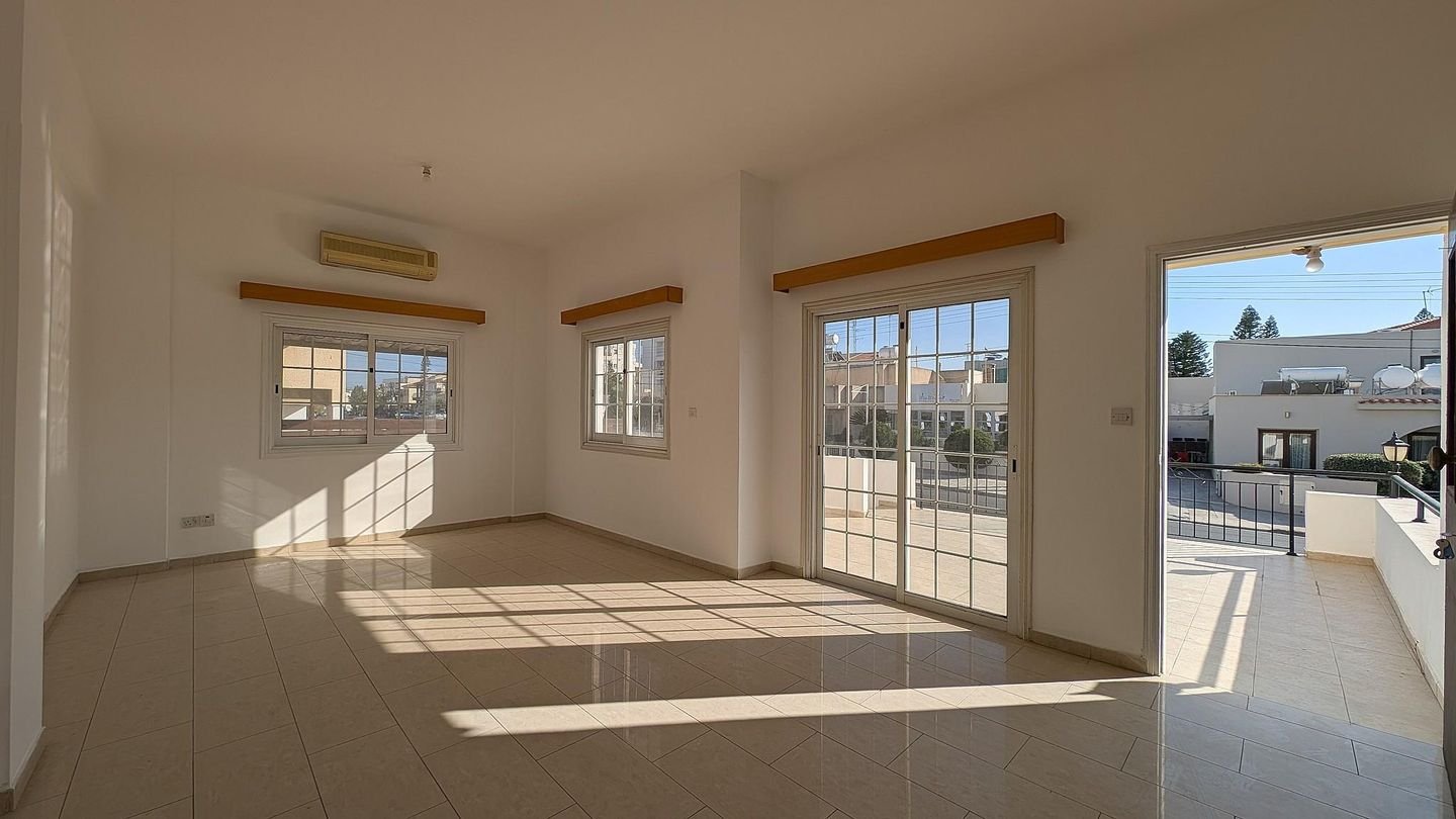 3-Bedroom Apartment in Agios Nikolaos, Larnaca photo 8