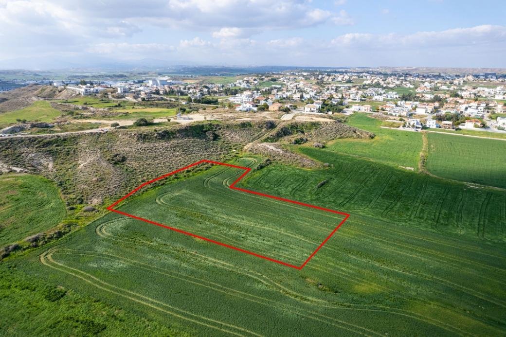 Residential field in Dali, Nicosia photo 1