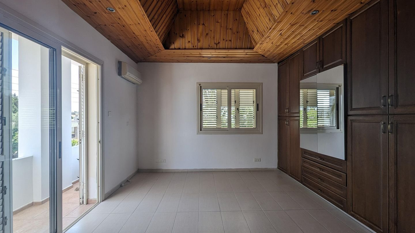 Four bedroom house with attic, in Lakatamia, Nicosia. photo 40