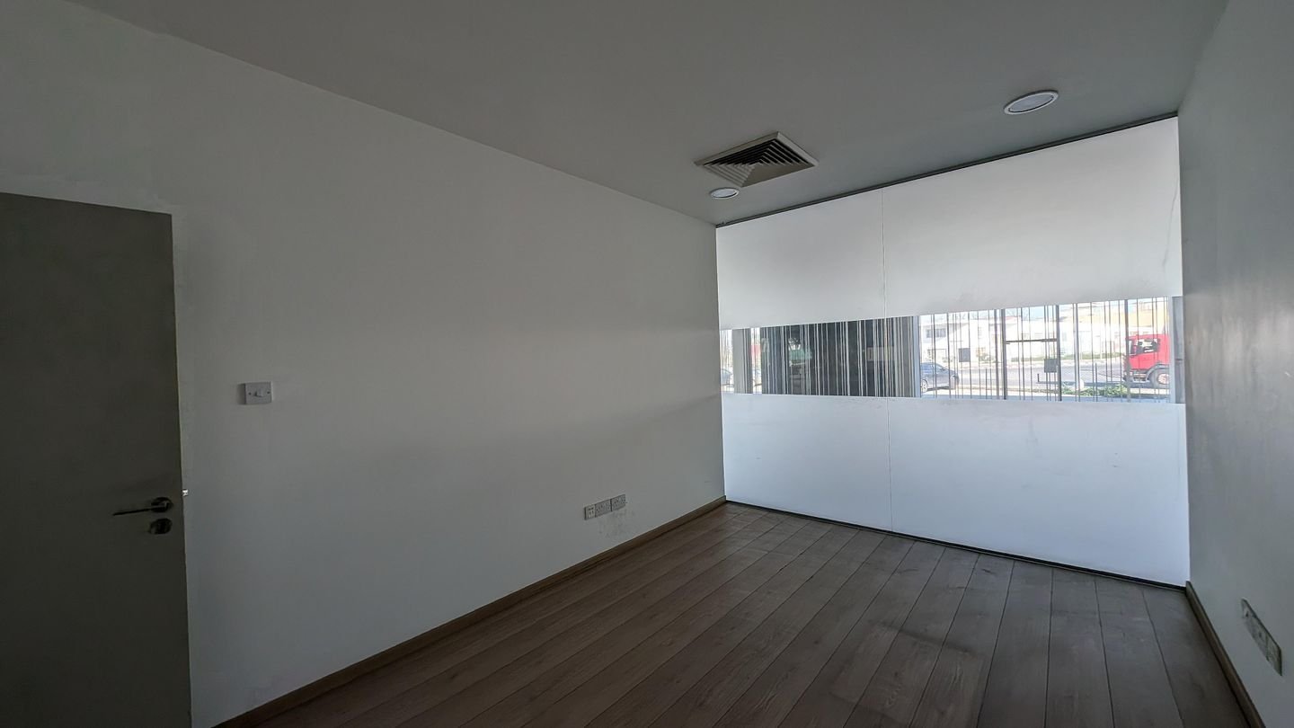 Building with Showroom in Kaimakli, Nicosia photo 7