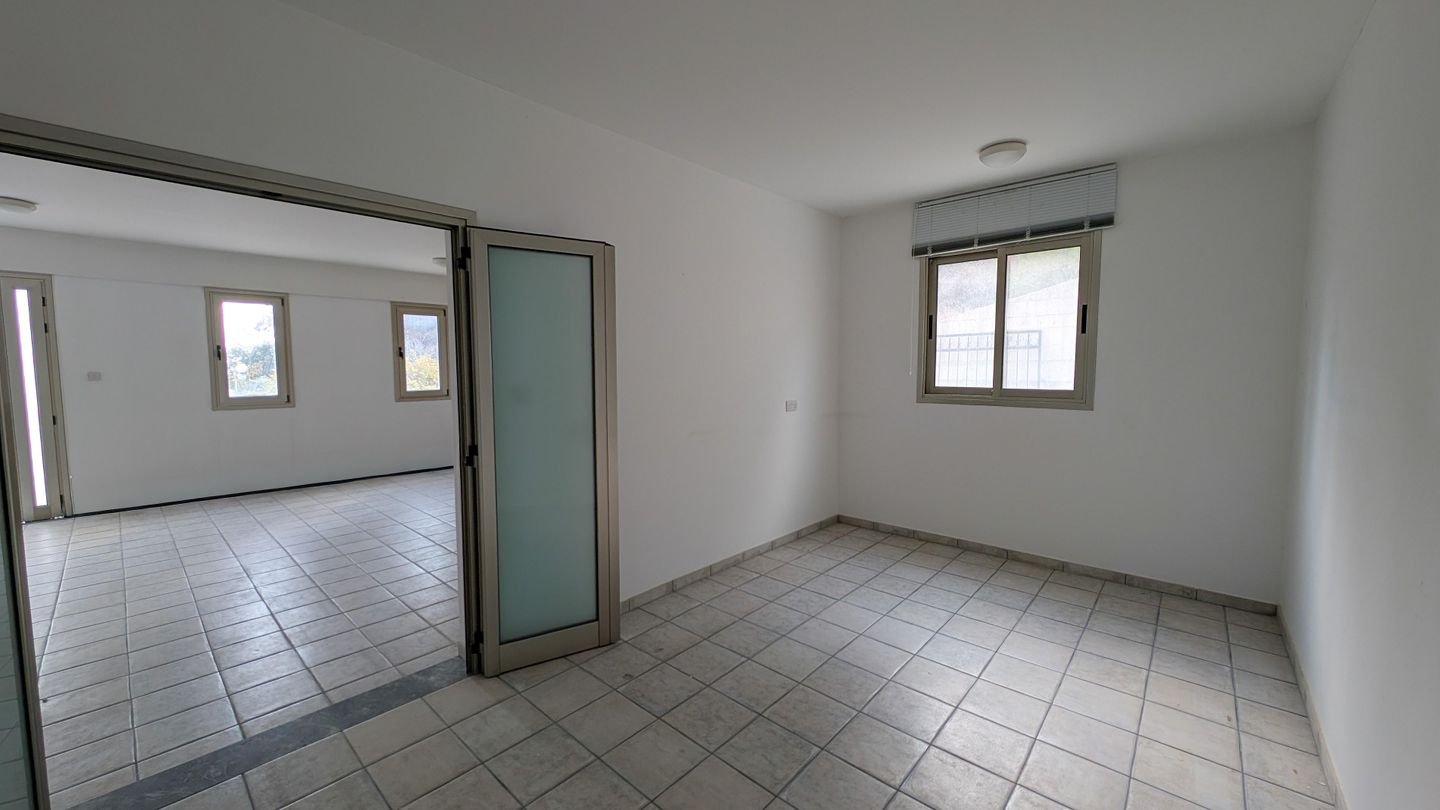 Spacious Two-Storey Home with Basement & Workshop in Zoopigi, Limassol photo 23