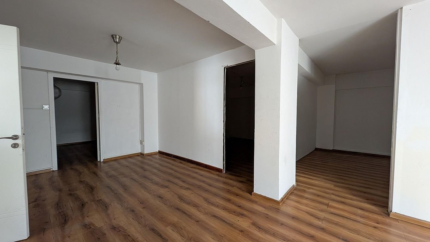 Shop with mezzanine in Agios Antonios, Nicosia photo 12