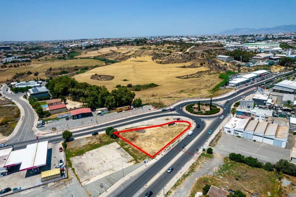 Commercial field in Latsia, Nicosia photo 4