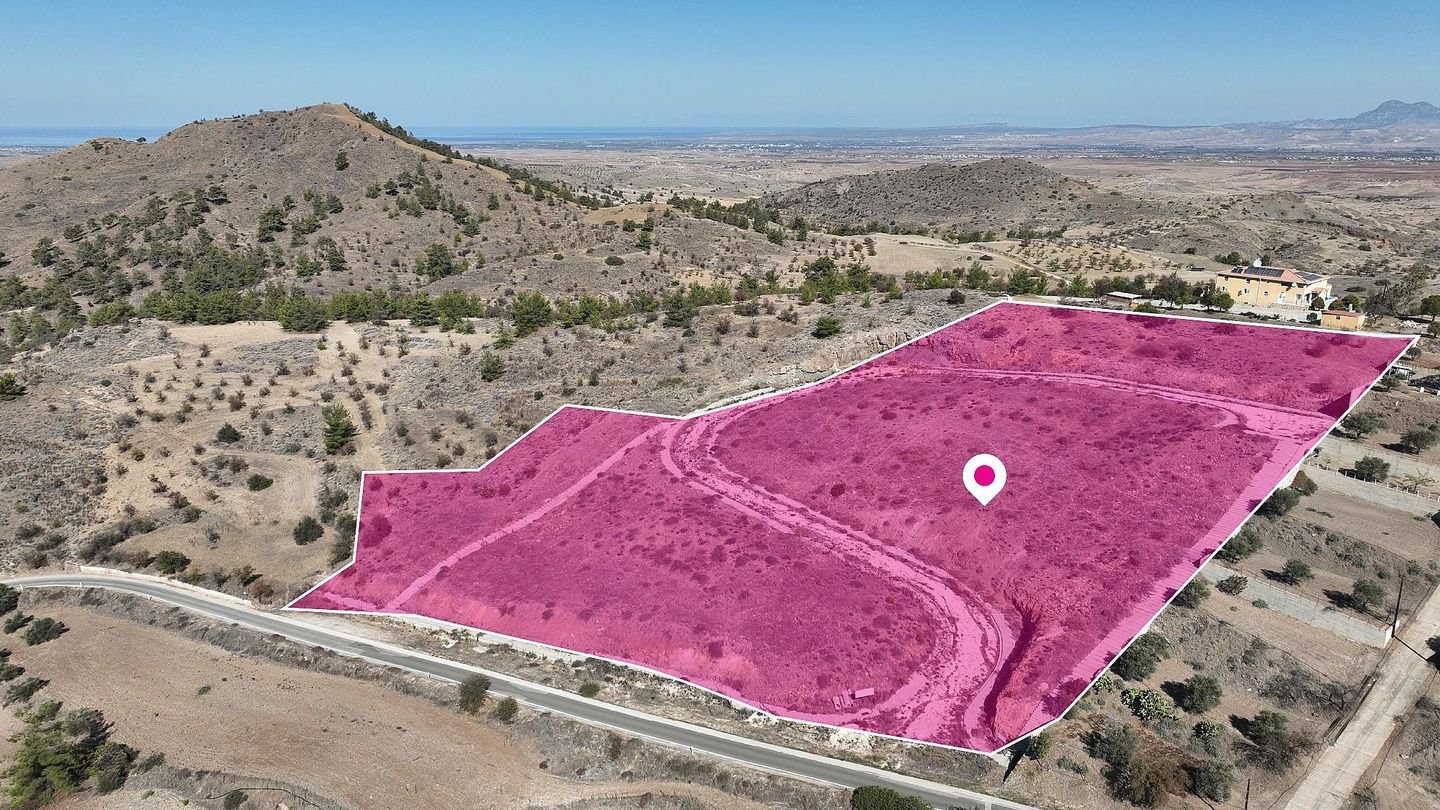 Residential field in Agia Marina Xyliatou, Nicosia photo 4