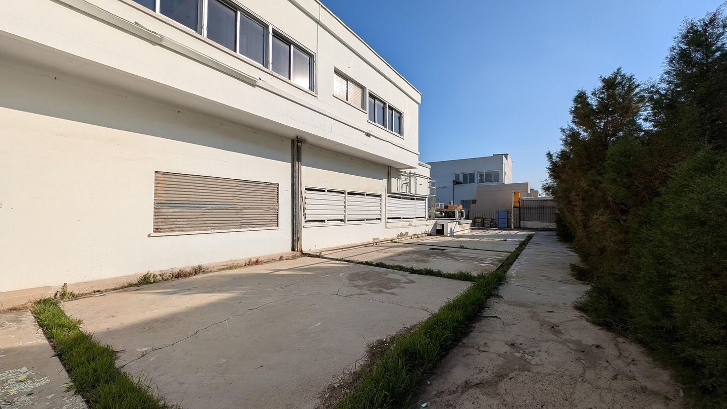 Building with Showroom in Kaimakli, Nicosia photo 34