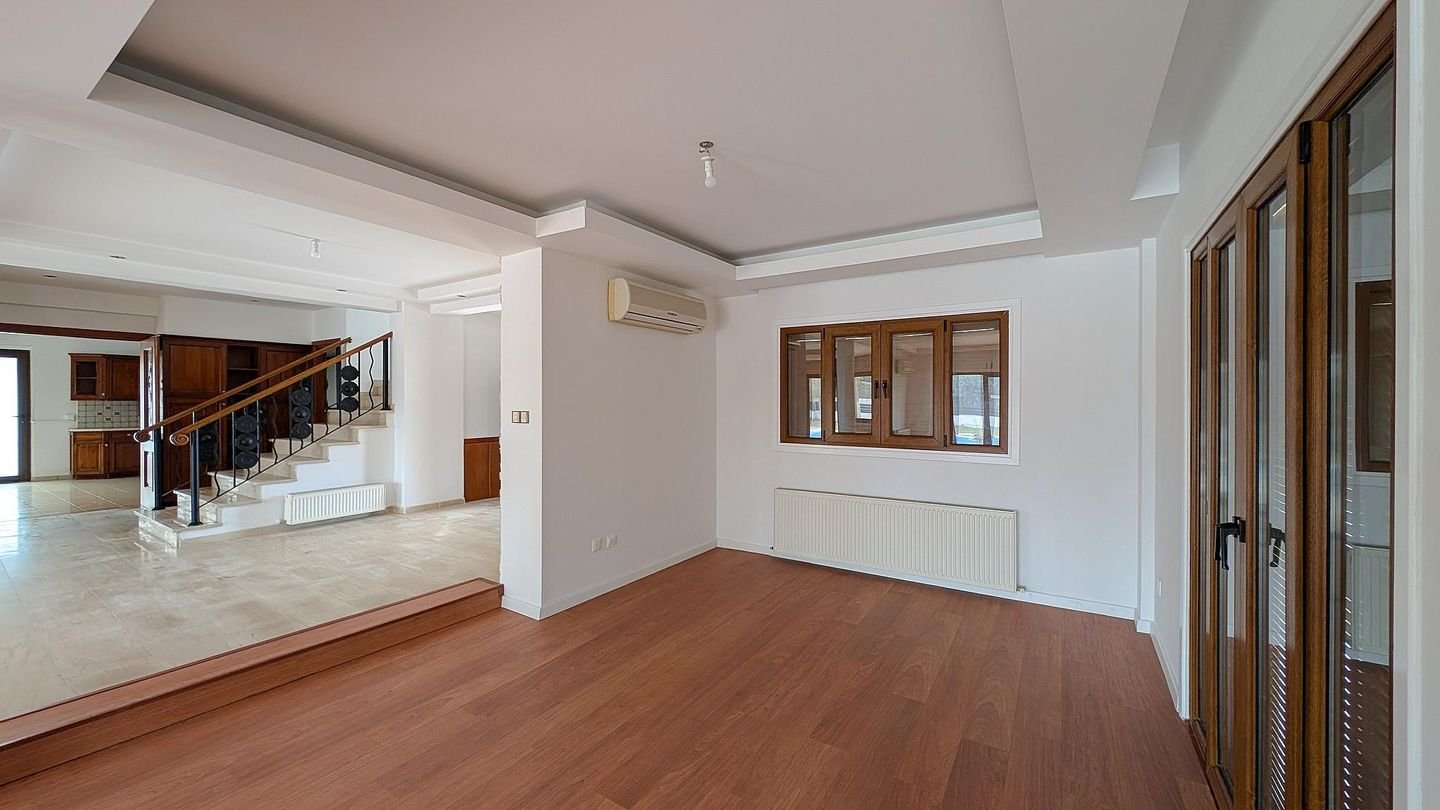 Luxurious Mansion in Agios Georgios, Latsia, Nicosia photo 17