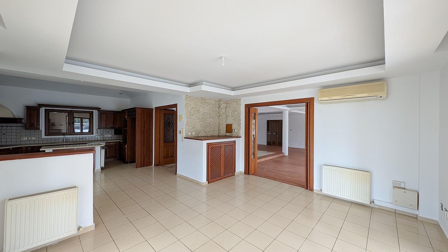 Luxurious Mansion in Agios Georgios, Latsia, Nicosia photo 18