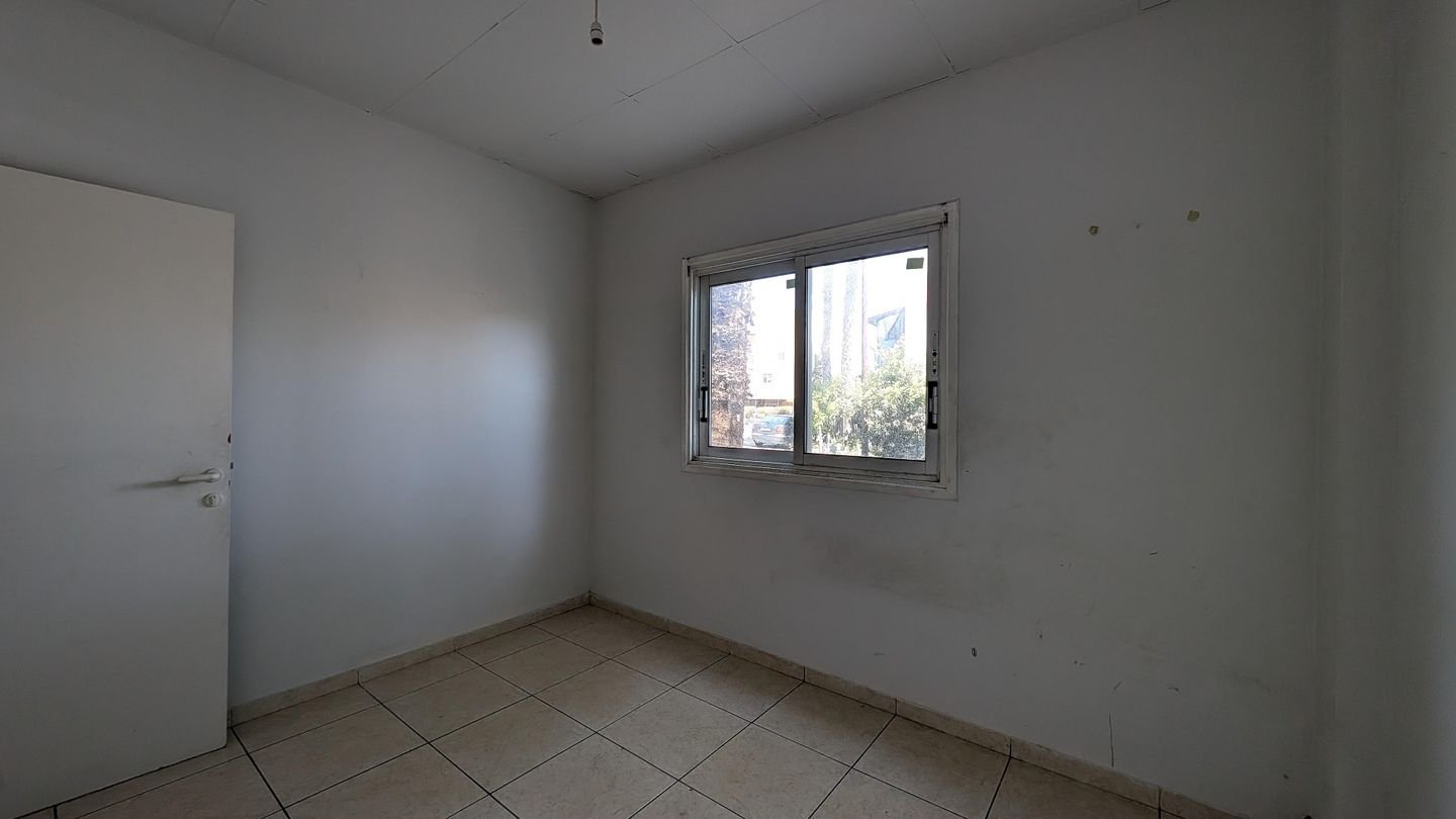 Three-storey building, located in Kaimakli, Nicosia photo 9