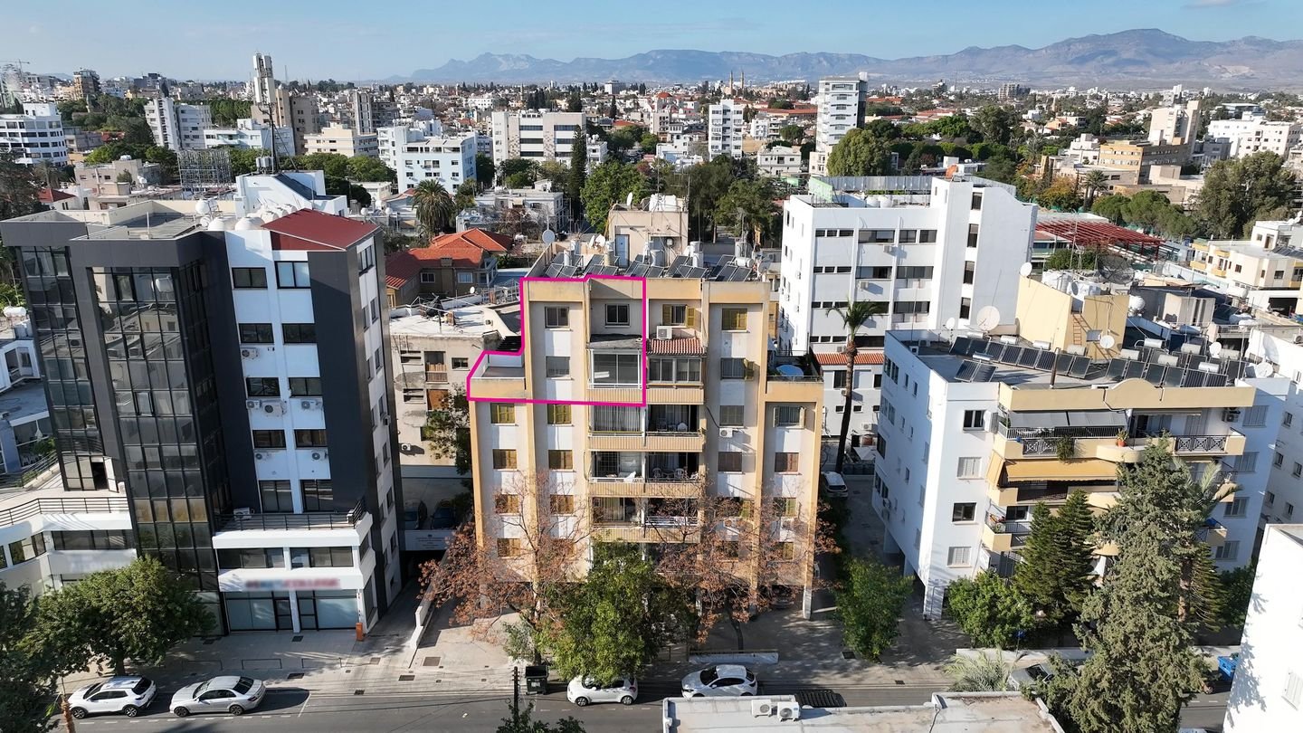 Sizeable Duplex Apartment in Ayios Antonios, Nicosia photo 3