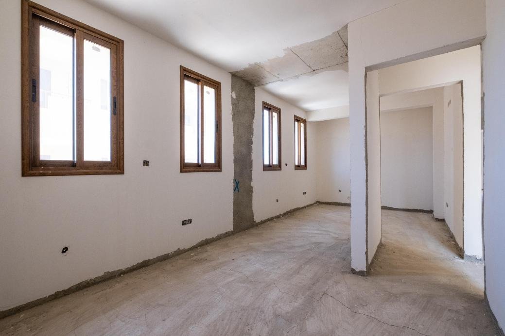 Incomplete 3 bedroom apartment in Polemidia, Limassol photo 5