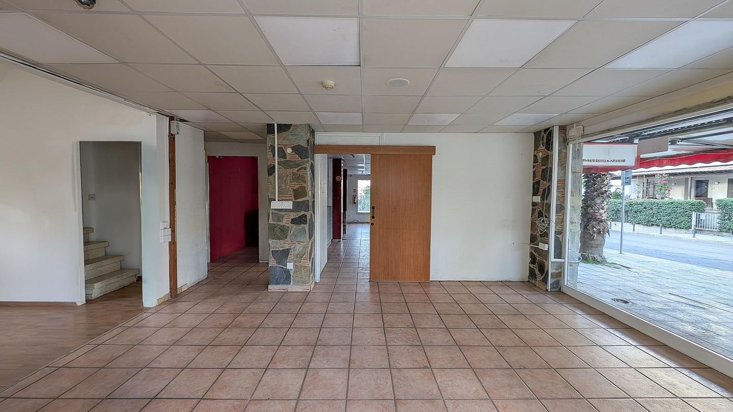 Shop with mezzanine in Agios Antonios, Nicosia photo 14