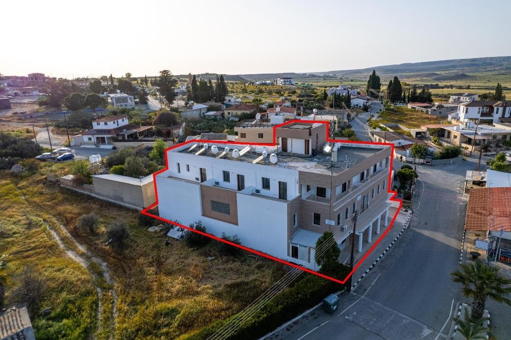 Three-storey residential building in Deneia, Nicosia photo 4