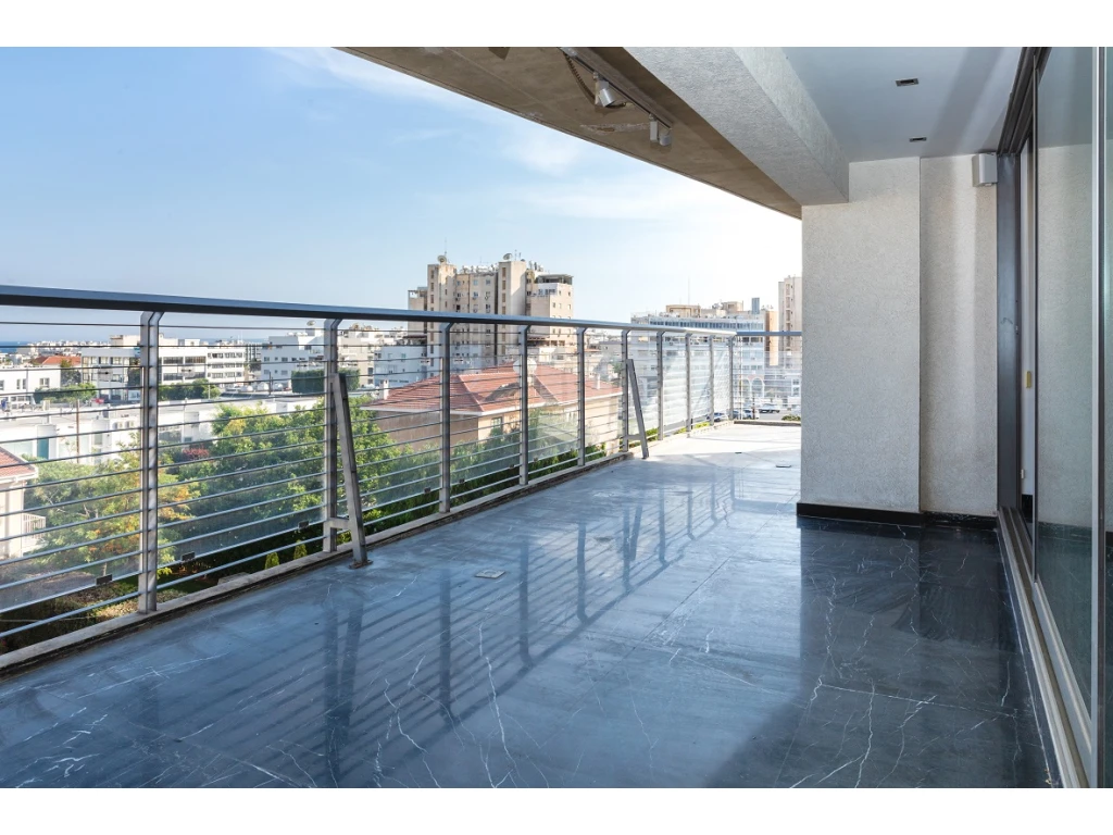 4 BR Penthouse in Neapolis, Limassol photo 15