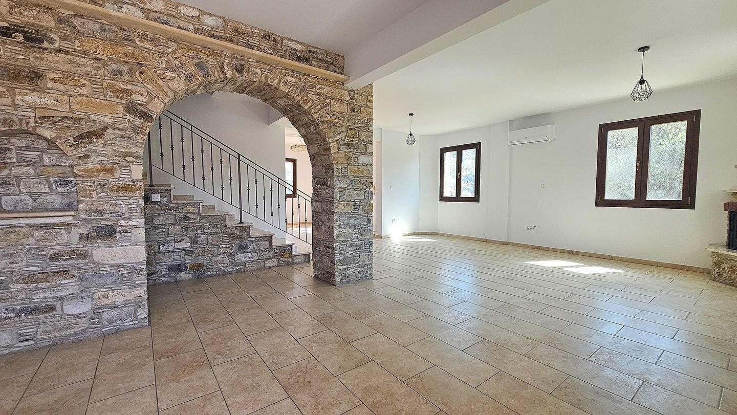 Spacious 3-Bedroom Semi-Detached House with Basement in Agia Anna, Larnaca photo 9