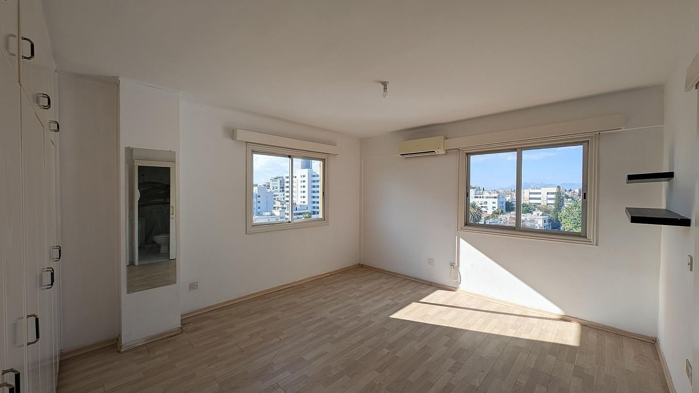 Sizeable Duplex Apartment in Ayios Antonios, Nicosia photo 12