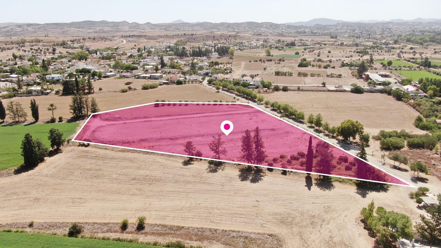 (Share) Field in Potamia, Nicosia photo 2