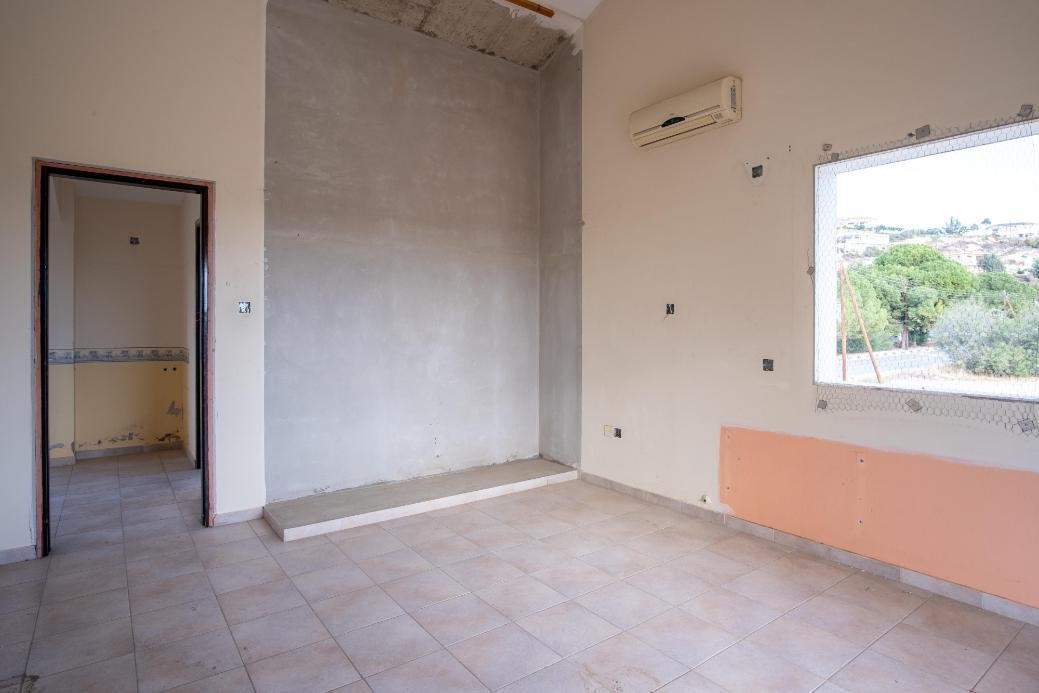 Two-storey house and a workshop in Skarinou, Larnaca photo 8