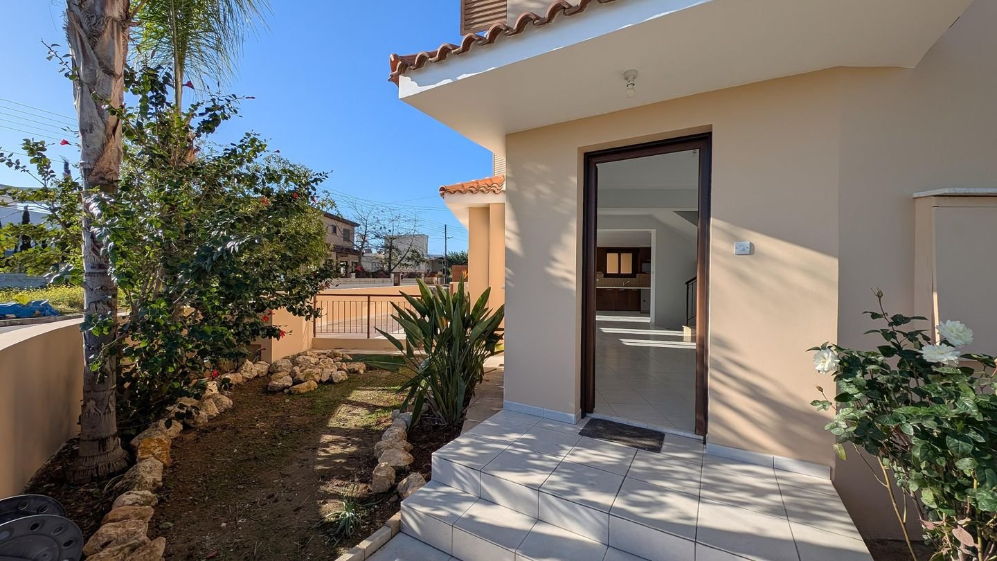 Two-Storey Semi-Detached House in Psimolofou, Nicosia photo 7