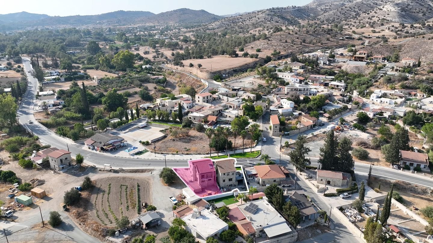 Spacious 3-Bedroom Semi-Detached House with Basement in Agia Anna, Larnaca photo 3