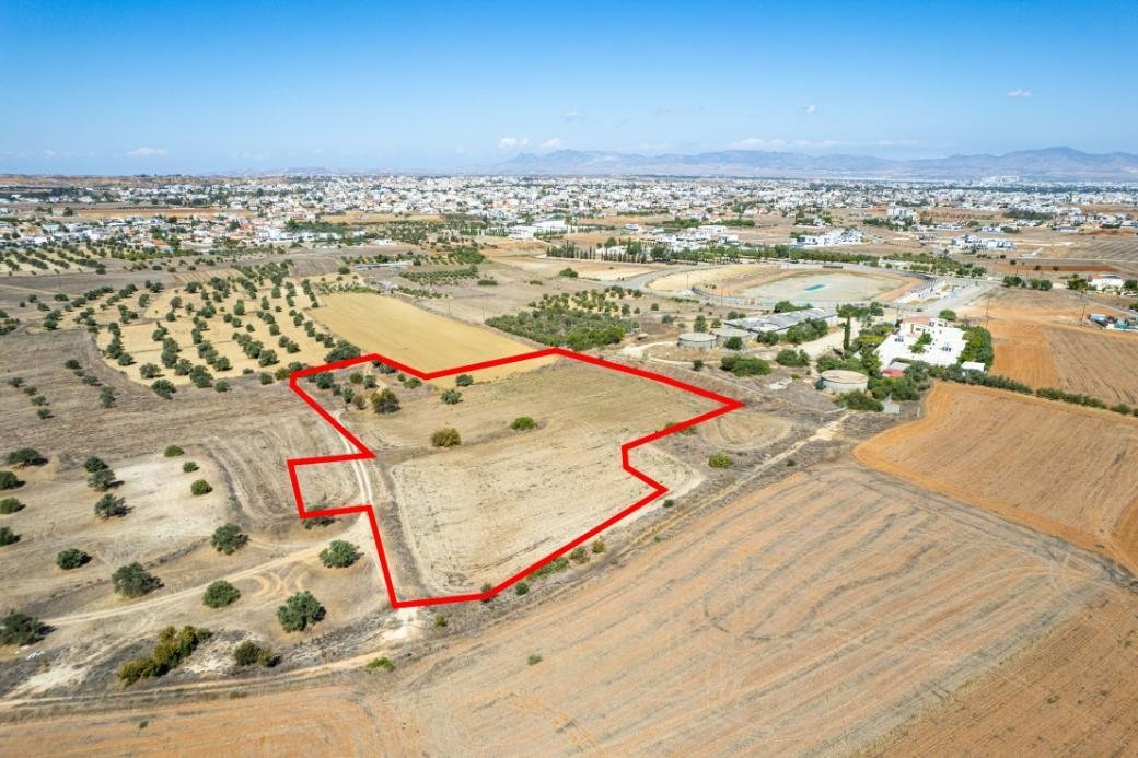 Shared residential field in Lakatamia, Nicosia photo 2