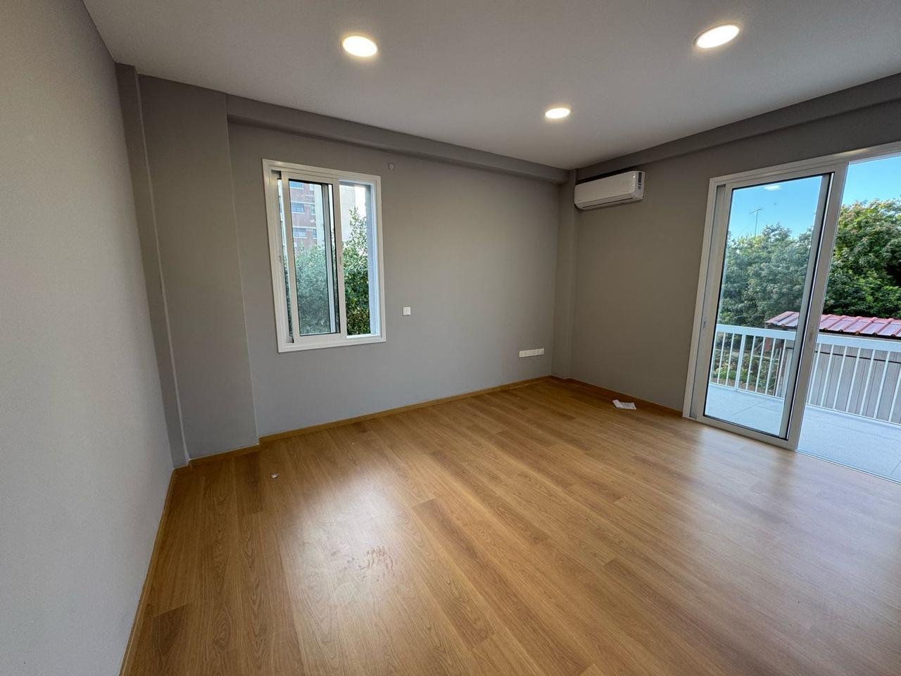 Fully renovated Office in Agios Georgios, Limassol photo 8