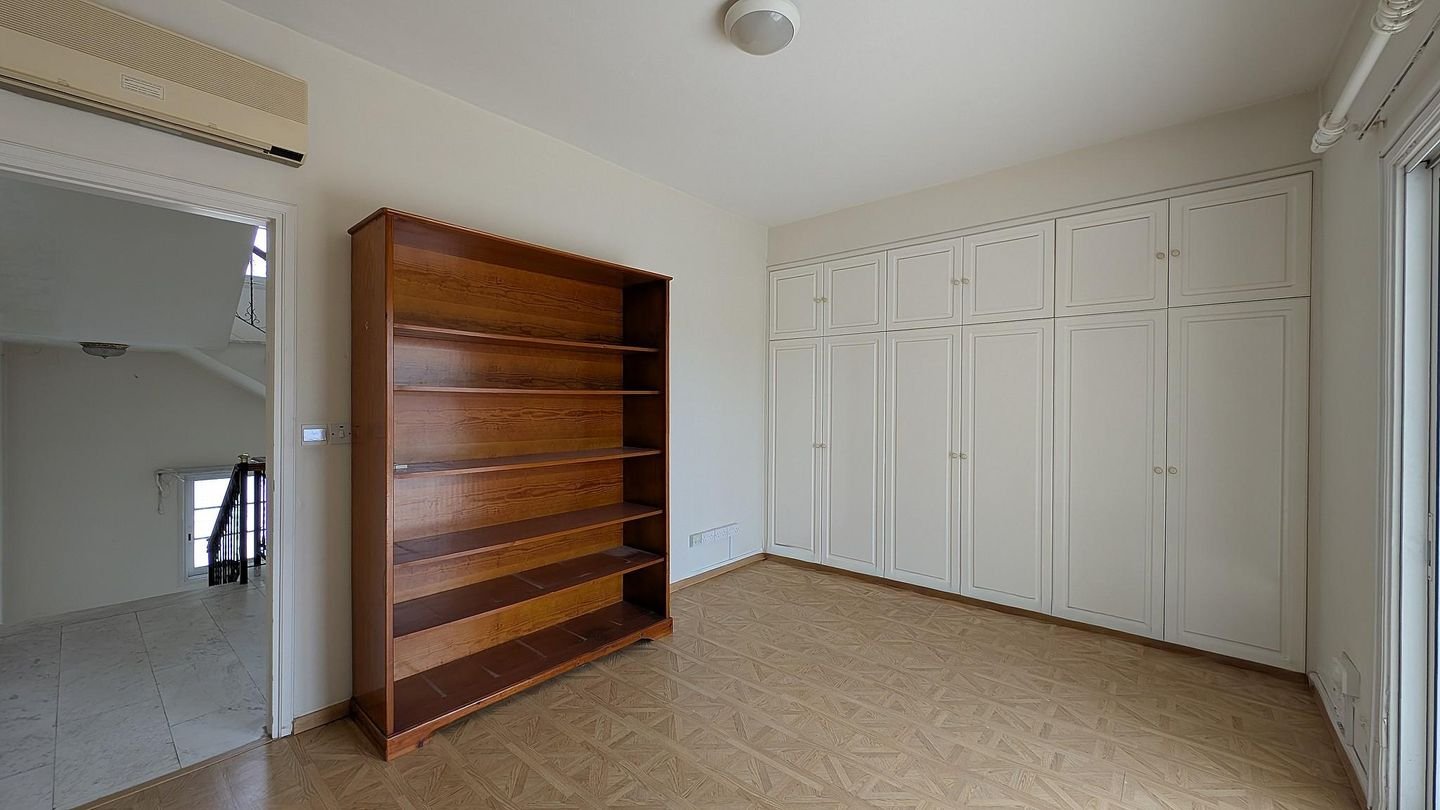 4-Bedroom Detached Villa with Pool & Loft in Egkomi, Nicosia photo 24