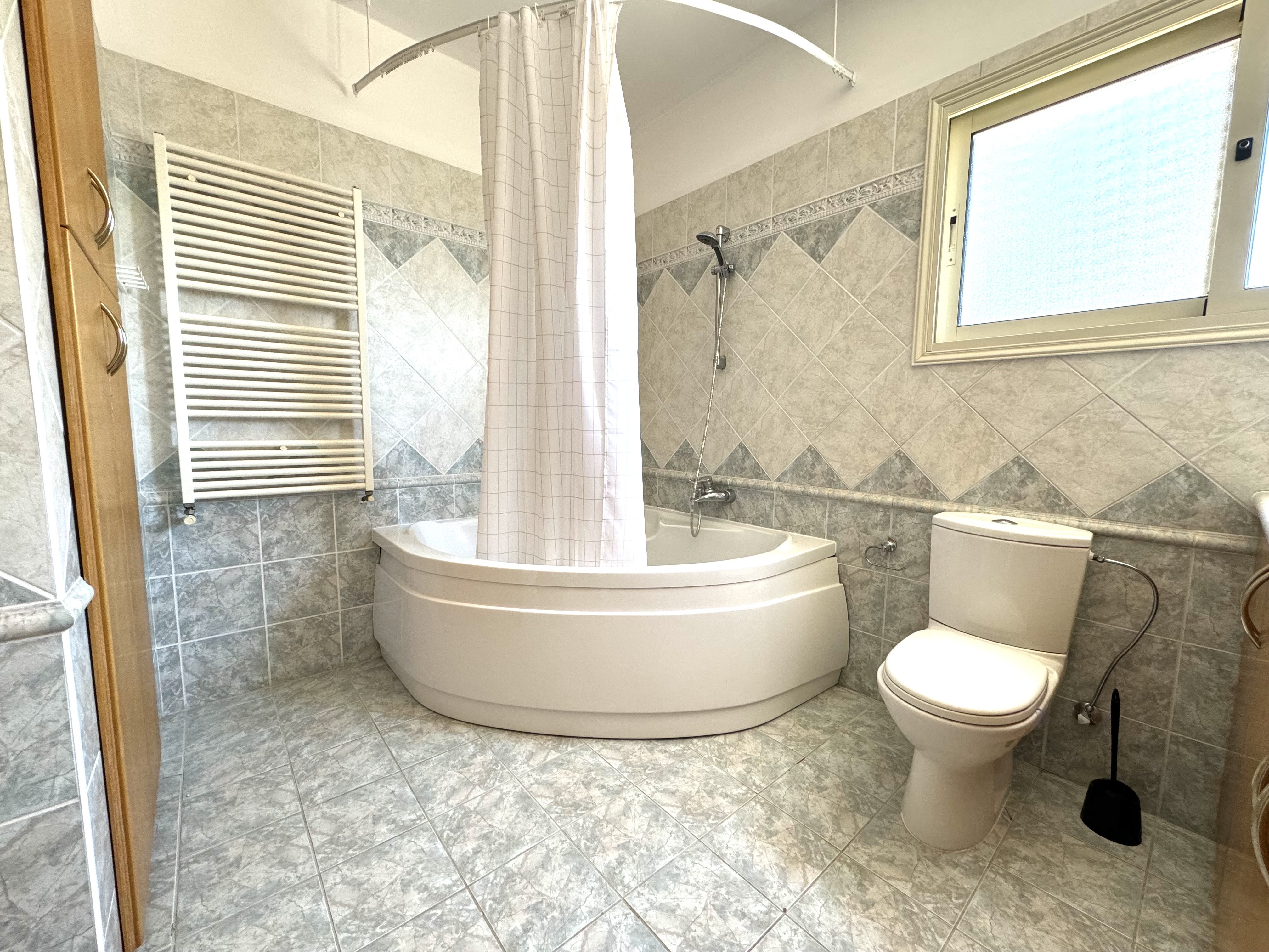 5 BR Villa in Limassol, Germasogeia photo 15