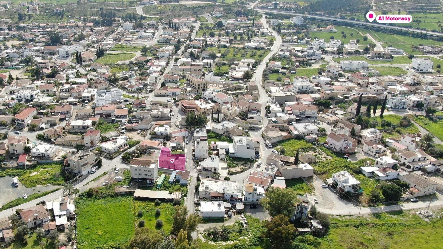 Two-storey incomplete listed house in Pera Chorio, Nicosia photo 3
