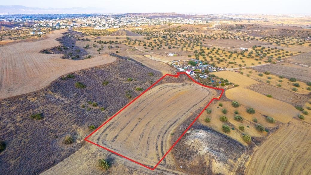 Shared agricultural field in Tseri, Nicosia photo 2