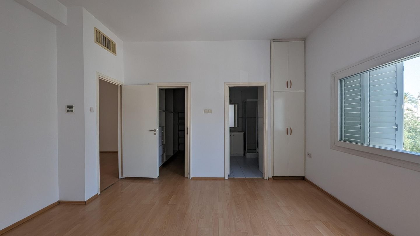 Three storey semi-detached mixed use building with shop in Strovolos, Nicosia photo 39