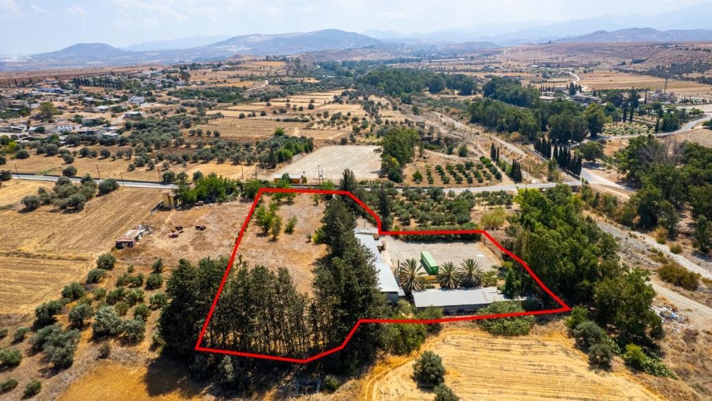 Industrial warehouse in Orounta, Nicosia photo 11