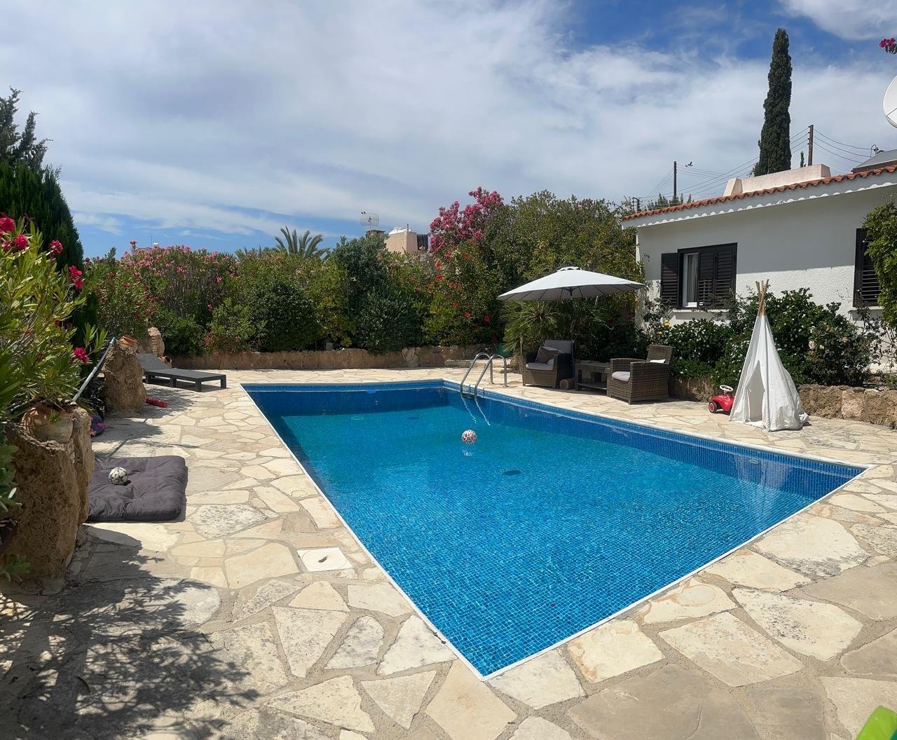 3 BR Bungalow in Tala, Paphos photo 9