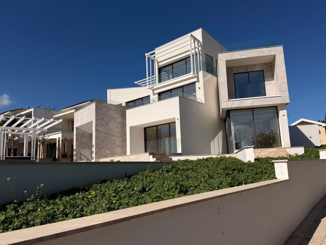 6 BR Luxury Villa in Kalogiroi, Limassol photo 1