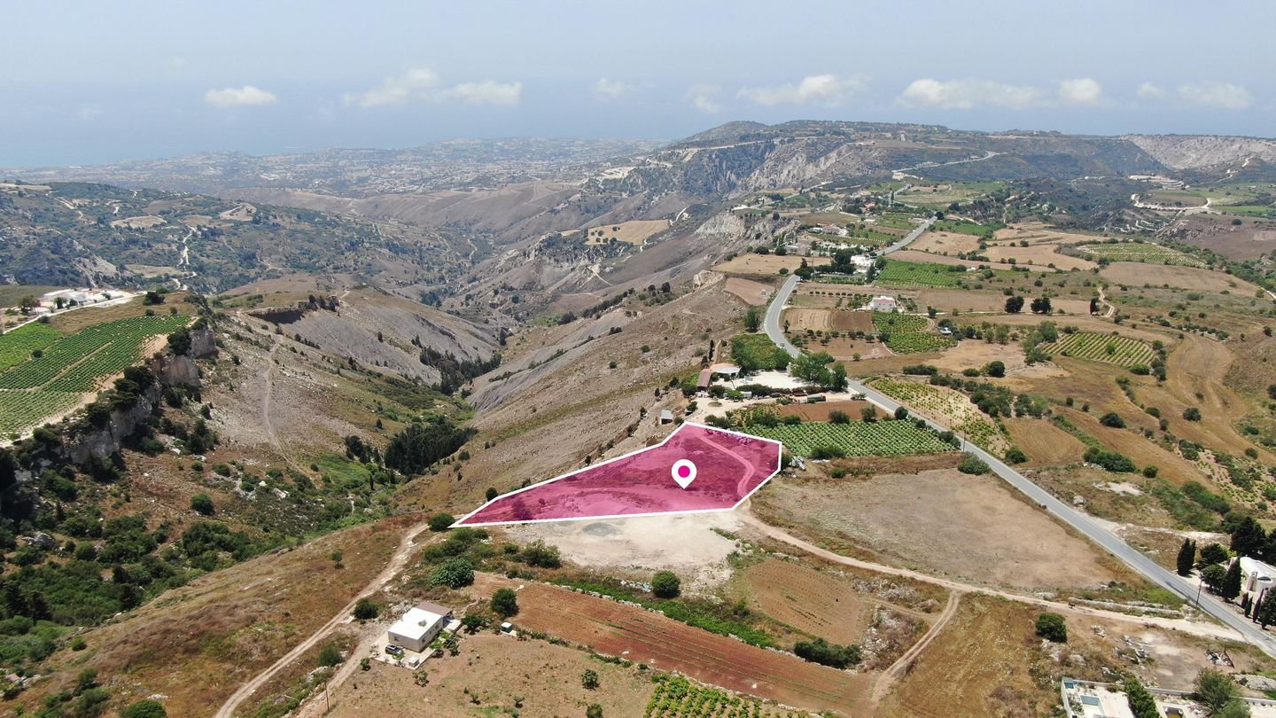 Mixed Residential/Special Protection zoned Field in Kathikas, Paphos photo 2