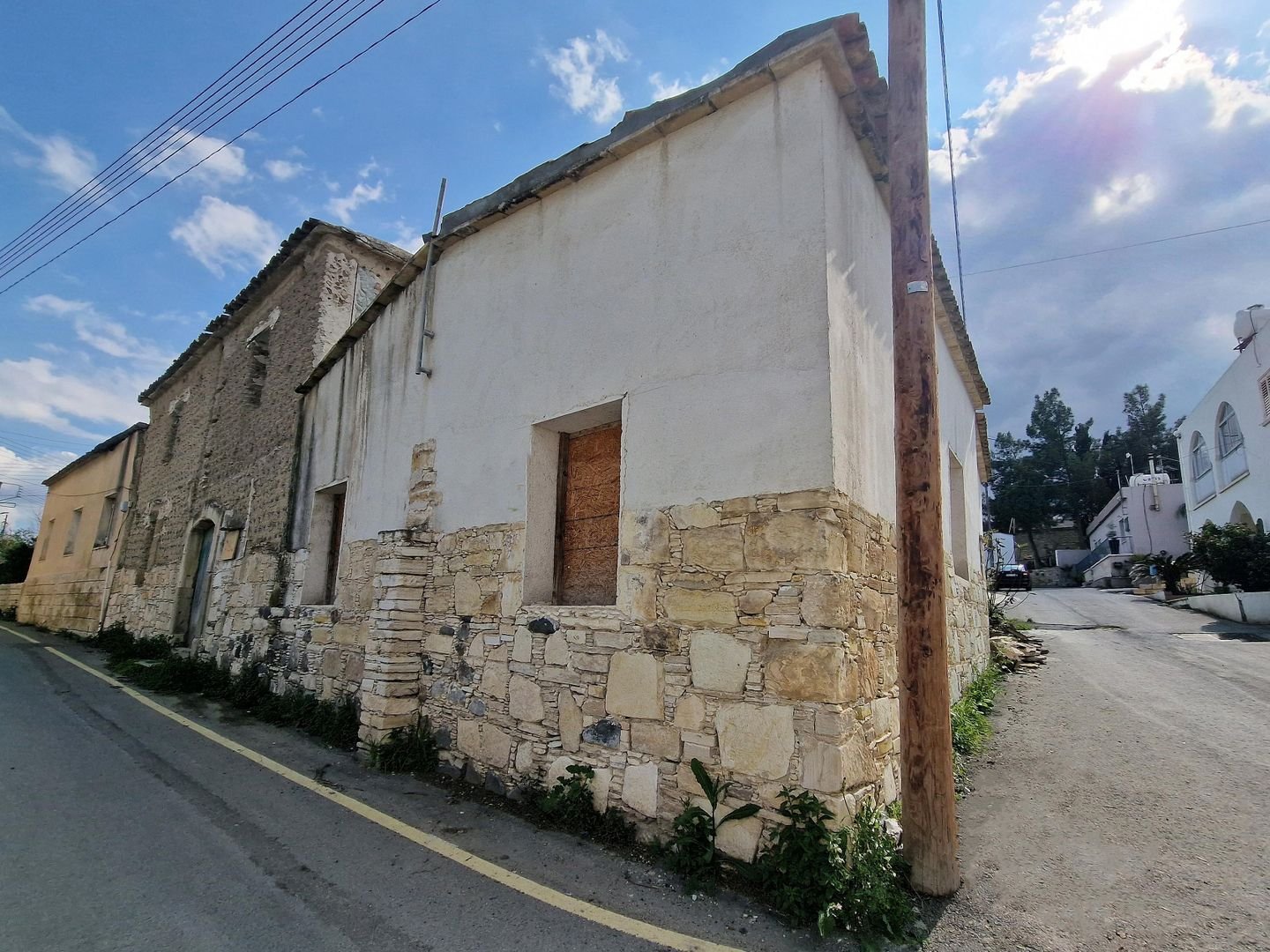Two-storey incomplete listed house in Pera Chorio, Nicosia photo 11