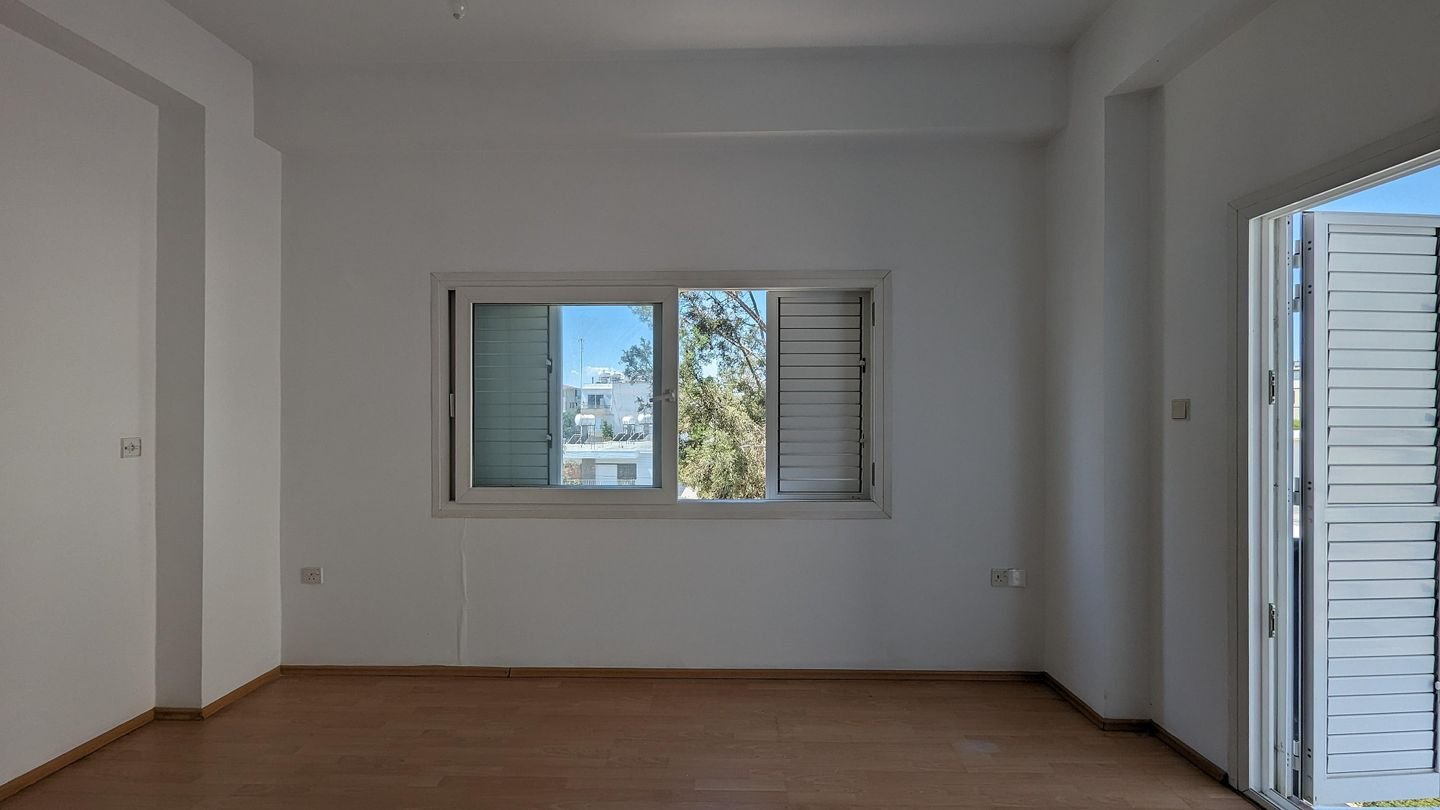 Three storey semi-detached mixed use building with shop in Strovolos, Nicosia photo 41