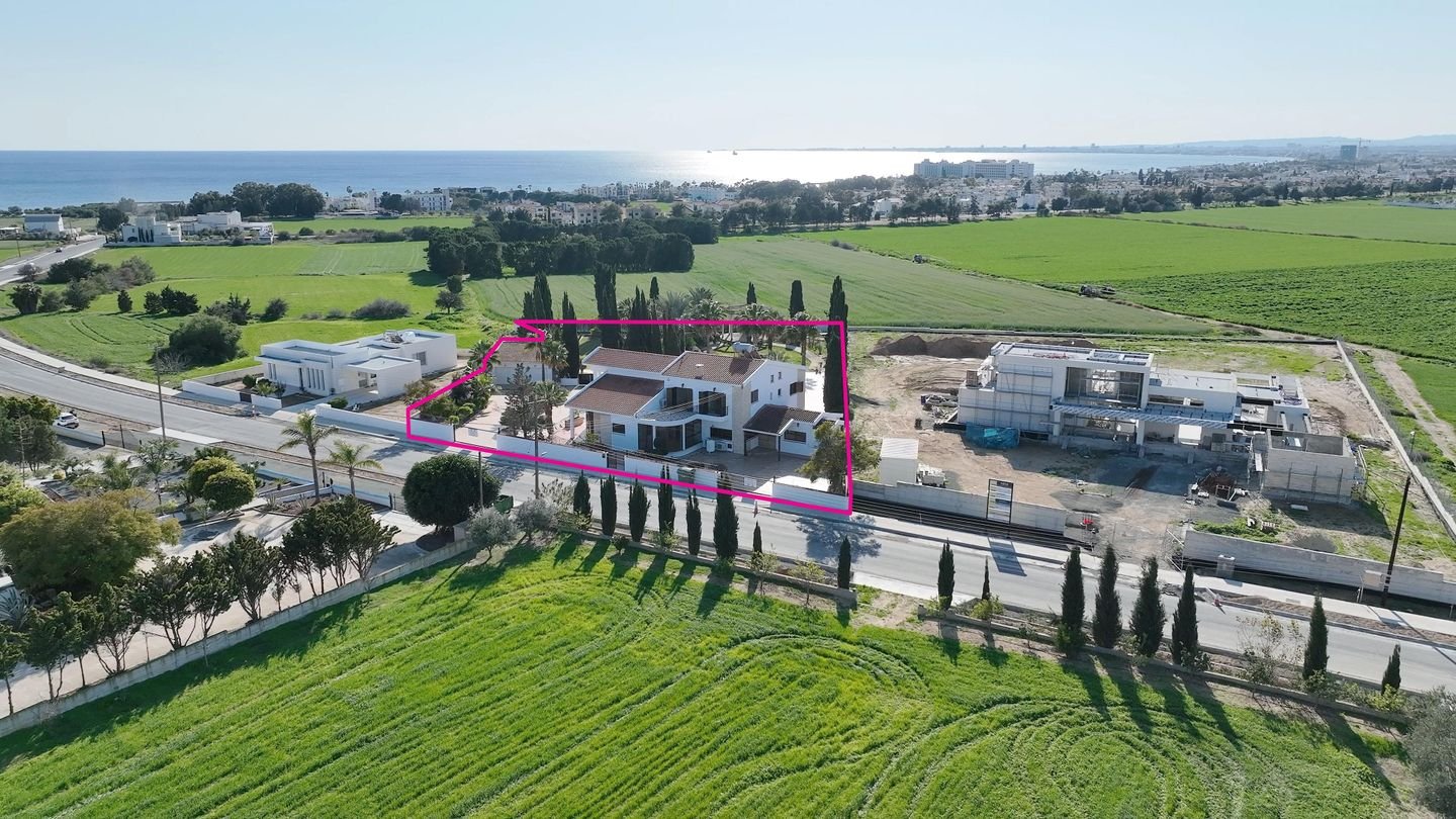 Four Bedroom Luxury Mansion with Private Pool in Pyla, Larnaca photo 3