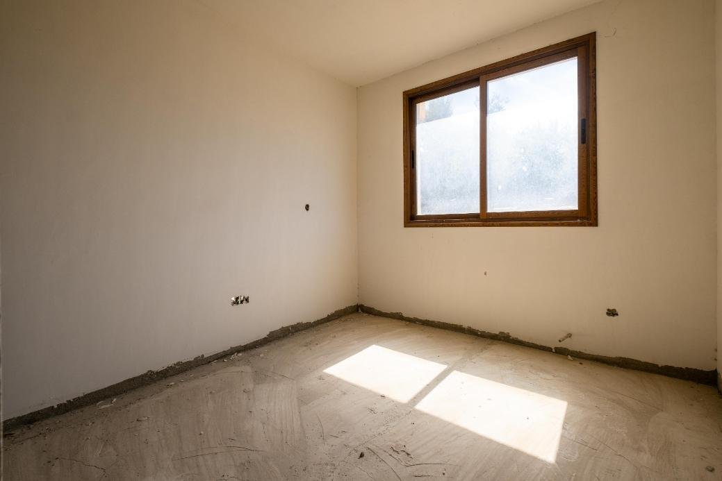 Incomplete 3 bedroom apartment in Polemidia, Limassol photo 3