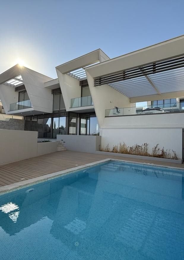 4 BR Villa in Mouttagiaka, Limassol photo 11