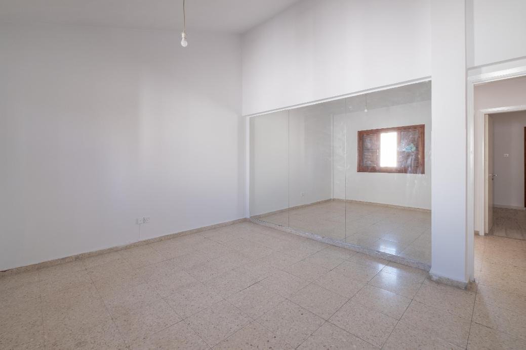 4 bedroom house in Latsia, Nicosia photo 7