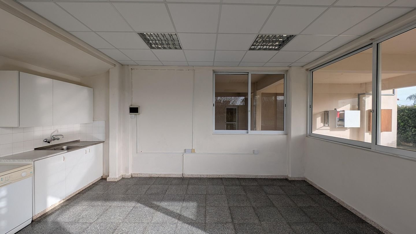 Spacious 4-Bedroom Detached House in Pera Chorio, Nicosia photo 10