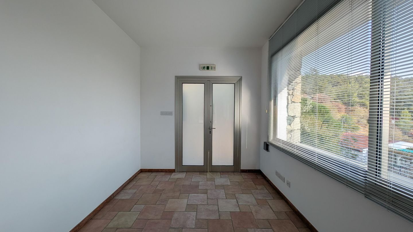 Spacious Two-Storey Home with Basement & Workshop in Zoopigi, Limassol photo 12