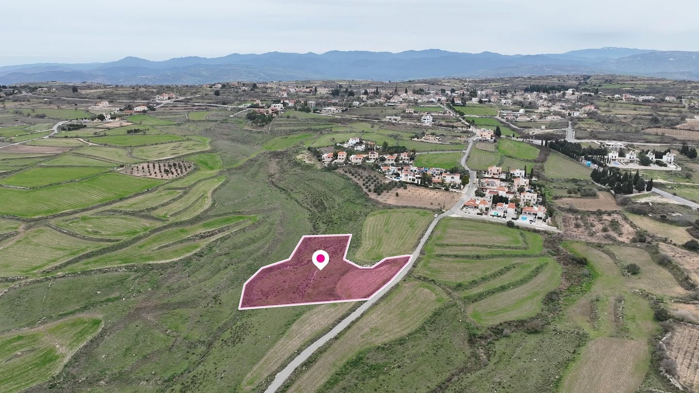 Touristic/Protection Zone Field in Kathikas, Paphos photo 1