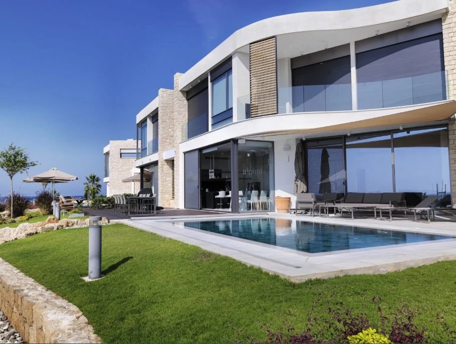 4 BR Villa in Chloraka photo 15