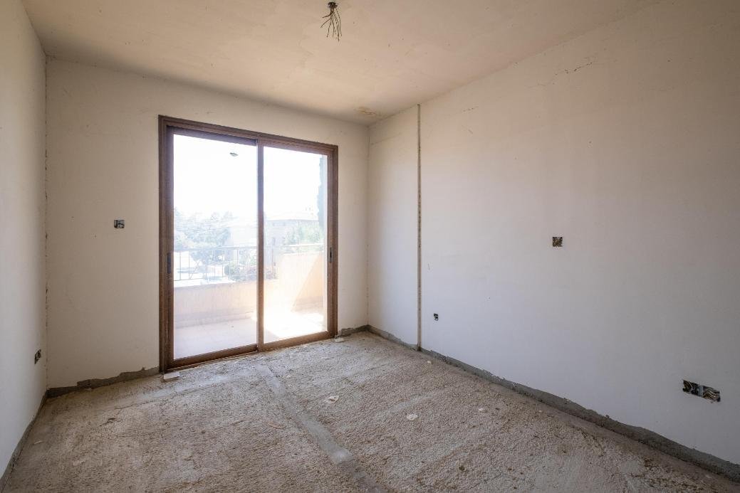 Incomplete 2 bedroom apartment in Polemidia, Limassol photo 4