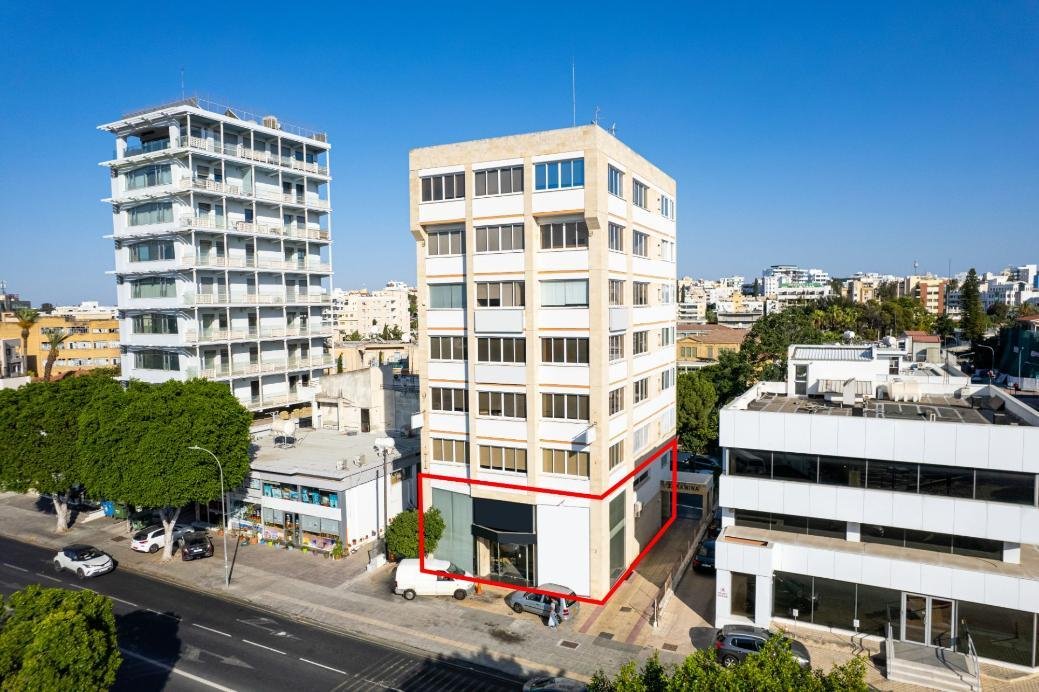 Shop with mezzanine in Agios Antonios, Nicosia photo 2