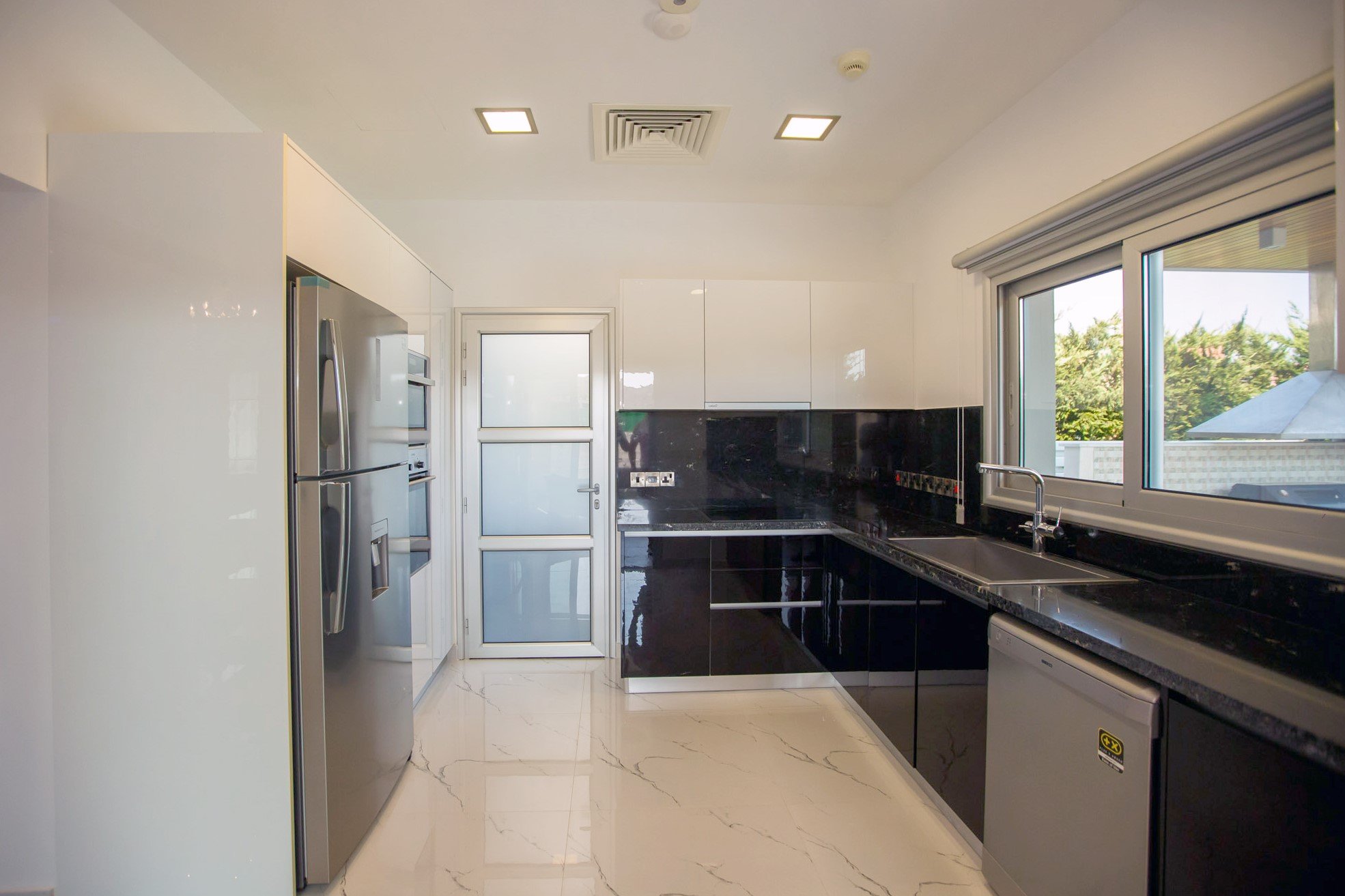 4 BR Villa in Agios Tychonas, Limassol photo 8